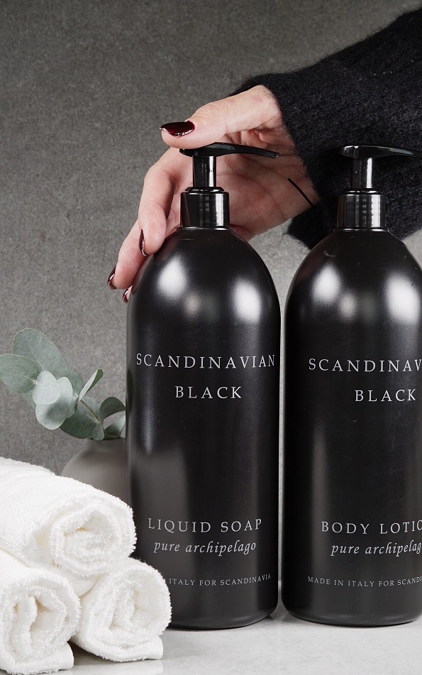 Vertical Scandinavian Black
